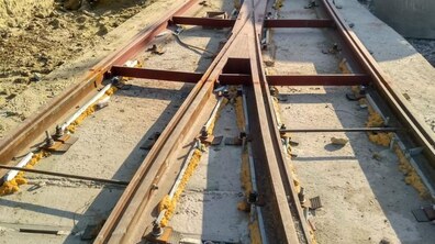 Фото: Служба колії ЛКП «Львівелектротранс» провела монтажні роботи із облаштування колії на реконструйованій пл. Двірцевій