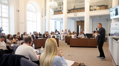 Міський голова Львова Андрій Садовий виступає перед учасниками конгресу у великій сесійній залі Ратуші
