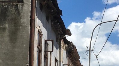 Фото: У приватній будівлі на вул. Дашкевича, 29 обвалилася частина стіни: ніхто не постраждав, РА розшукує співвласників будинку