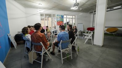 Фото: Молодь запрошують на тренінг з інвестицій, курс з журналістики та заняття з футболу