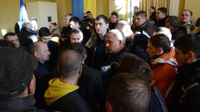 Фото: Активісти «Розвитку громади» ввірвались у сесійна залу міської ради та зірвали сесійне засідання 