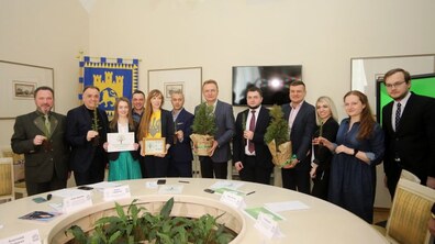 Фото: «Ми будемо висаджувати в Україні 1 млн дерев», — А. Садовий