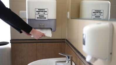 Фото: Мерія рекомендує замінити сушки для рук паперовими рушниками