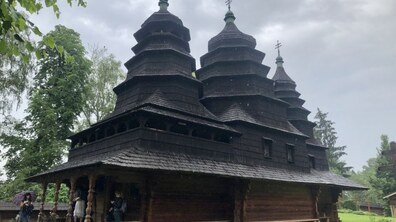 Фото: У Музеї народної архітектури і побуту реставрують старовинну церкву