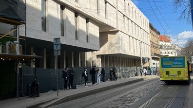 Фото: Зупинку на вул. Дорошенка, 2 понизять: завтра розпочнуть ремонтні роботи
