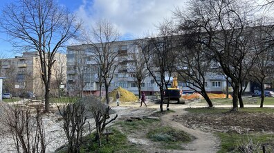Фото: До уваги водіїв! Від сьогодні для руху транспорту перекриють проїзну частину вул. Яворницького, біля будинку №8