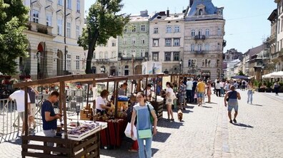 Фото: Триває Фермерський ярмарок на площі Ринок