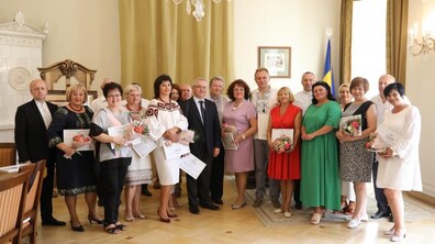 Фото: Мер Львова вручив львівським школам, які потрапили до рейтингу найкращих в Україні, кошти на розвиток
