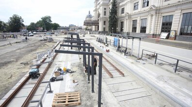 Фото: «До кінця листопада гості і мешканці міста вже зможуть під’їхати трамваєм фактично до входу у вокзал», — А. Садовий про ремонт пл. Двірцевої