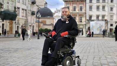 Гаральдур Торлейфссон ісландський підприємець на площі Ринок у Львові
