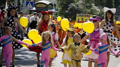 Фото: Святкова хода з нагоди Дня міста