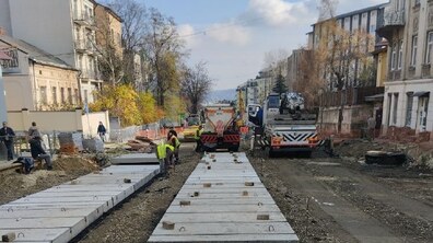 Фото: Реконструкція вул. Шевченка: на ділянці від вул. Яцкова до вул. Бортнянського змонтовано 85% трамвайних плит