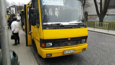 Фото: На міському маршруті № 36 розпочали нелегально курсувати автобуси Миколаївського АТП