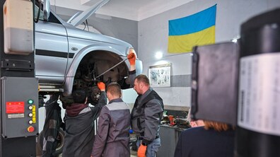 Фото: Львів’янам нагадують, що замінити літні шини на зимові можна в училищах