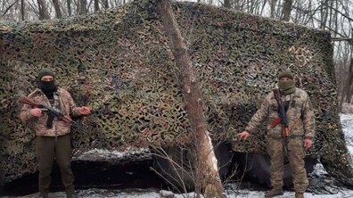 Фото: Вплети ювілейну стрічку: волонтери кличуть львів’ян плести маскувальні сітки