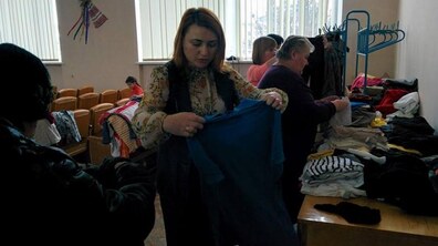 Фото: Для потребуючих Шевченківського району організували «куток речової допомоги»