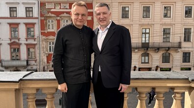 міський голова Львова Андрій Садовий із колишнім мером Тбілісі Ґіґі Угулавою на балконі