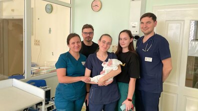 Фото: Львівські лікарі врятували передчасно народжене немовля зі злоякісною пухлиною нирки