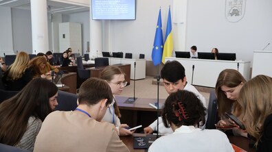 Фото: Як працює Європарламент: у стінах мерії разом зі студентами відтворювали роботу законодавчого органу ЄС