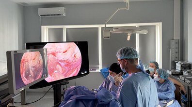 Фото: Львівські лікарі вперше з допомогою ендоскопа прооперували жінку з невралгією трійчастого нерва