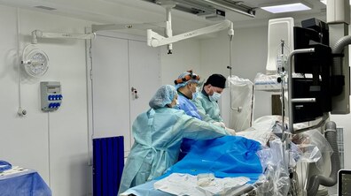 Фото: Львівські лікарі через один маленький прокол на руці прооперували чоловіка у передінфарктному стані
