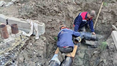 Фото: На вул. Коновальця, 103 і вул. Багряного, 49 проводять заміну аварійних ділянок мережі