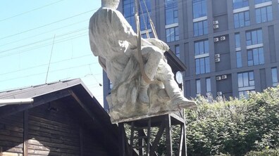 Фото: Демонтований у Брюховичах радянський пам’ятник перемістили до міського музею «Територія Терору»