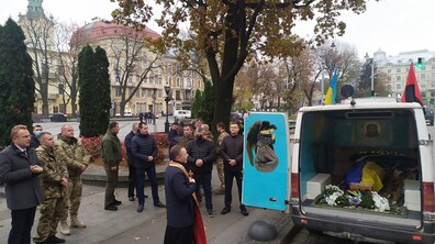 Фото: Львів прощається із загиблим Героєм Олегом Свинариком