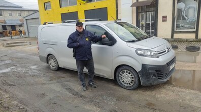 Фото: Ветеран отримав ваучер від міста і придбав машину для розвитку бізнесу