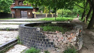 Фото: Мозаїку з вул. Б. Хмельницького передадуть на облаштування клумб біля церкви Різдва Пресвятої Богородиці