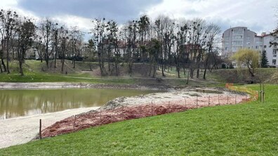 Фото: У мерії розповіли, коли заберуть мул з парку “Піскові озера”