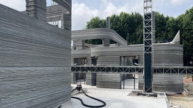 Фото: 3D-принтер завершив будівництво школи у Львові, тривають роботи із прокладання мереж і перекриття