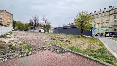Пуста територія колишнього ринку 
