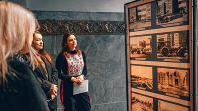 Фото: У Львові відкрили виставку, присвячену пошкодженій росіянами архітектурній пам’ятці Харкова – Держпрому (відео)