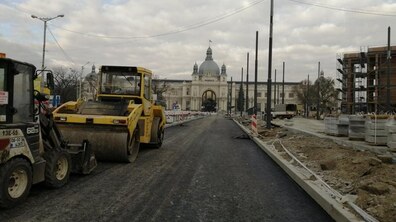 Фото: Залишилось чотири тижні до відкриття пл. Двірцевої