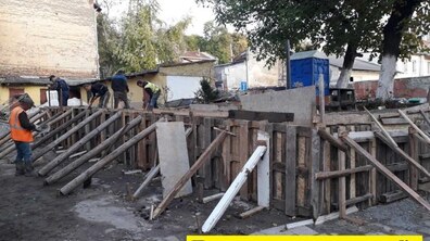 Фото: Підпірну стінку біля будинку на вул. Ужгородська, 2 відремонтовано