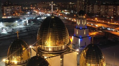 Фото: ЛКП «Львівсвітло» підсвітило Каплицю Боїмів та дзвіницю церкви Різдва Пресвятої Богородиці до Дня орфанних захворювань