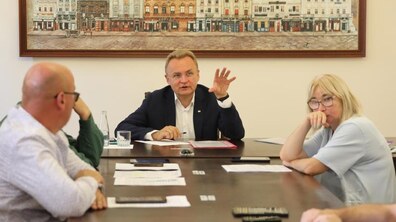 Фото: Міський голова Львова доручив переглянути відсоток розміщення соціальної реклами в місті
