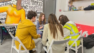 Фото: Підлітків запрошують на безкоштовний курс «BizSmart: прокачай свої SOFT SKILLS!»