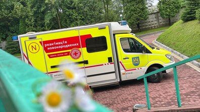 Фото: Лікарня святого Миколая у Львові отримала сучасний реанімобіль від німецьких благодійників