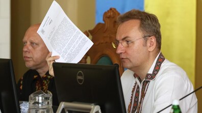 Фото: А. Садовий: “Я не пригадую жодного випадку за незалежності України, щоби громада міста Львова під тиском голосувала рішення, які пишуться на Винниченка”