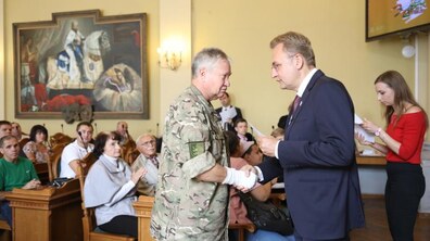Фото: «Щастя — це отримання як нагороду квартири від міста», — Є. Фриз, учасник АТО, який отримав від міста ордер на квартиру