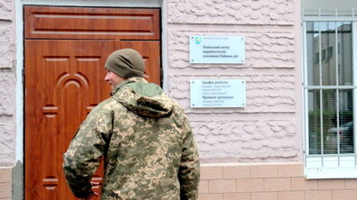 Фото: Міський центр надання послуг учасникам бойових дій у Львові просить не плутати їх із платними сусідами-адвокатами
