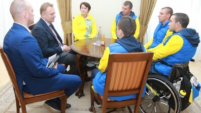 Фото: Мер Львова відзначив спортсменів Міжнародних змагань Invictus Games Toronto 2017 («Ігри Нескорених»)