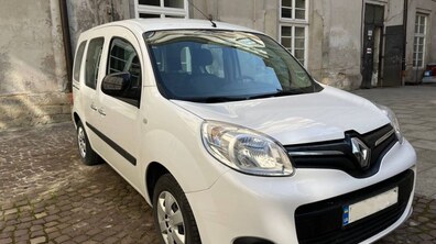 Фото: Львів передав прикордонникам авто