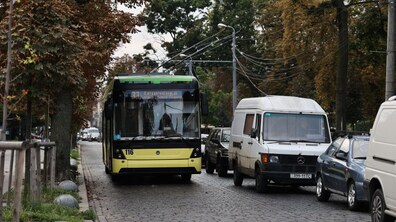 Тролейбус № 33 на одній з вулиць міста.