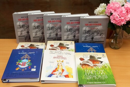Слухати, читати й «бачити» на дотик: у Львові створили 10 нових книг для незрячих людей