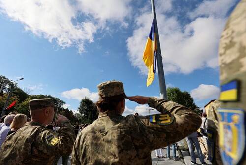 У Львові до Дня Державного Прапора урочисто підняли синьо-жовтий стяг