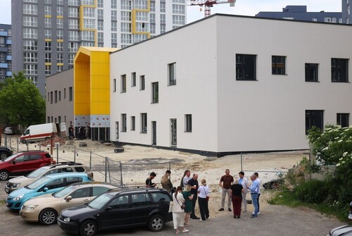 На Левандівці завершують зводити початкову школу: уже наступного року тут навчатимуться перші учні (відео)