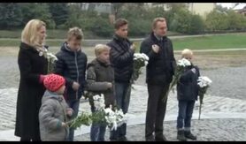 Міський голова Львова із сім’єю вшанували борців за незалежність України